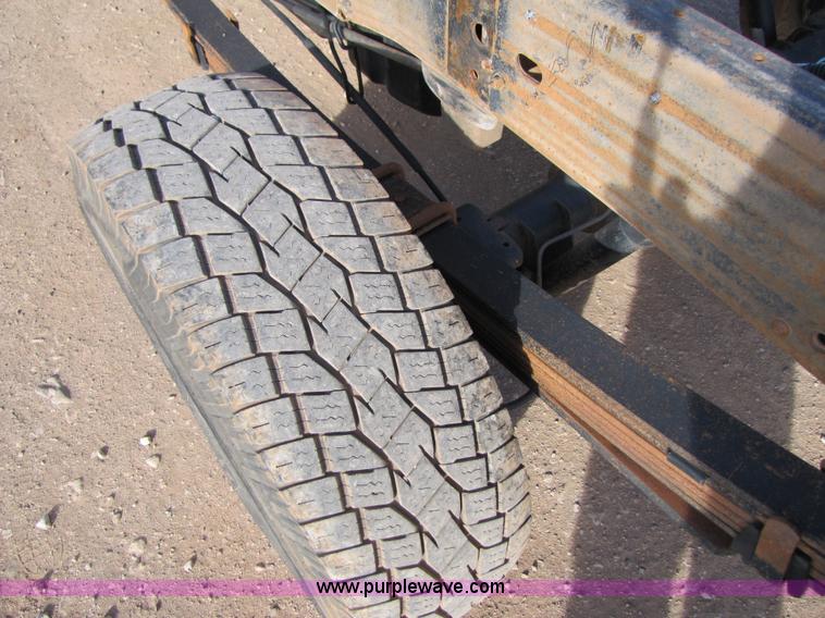 image for item B2131 2004 GMC Sierra 2500HD extended cab pickup truck