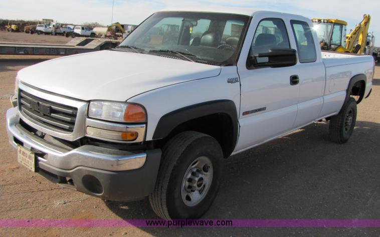 image for item B2132 2007 GMC Sierra 2500HD extended cab pickup truck