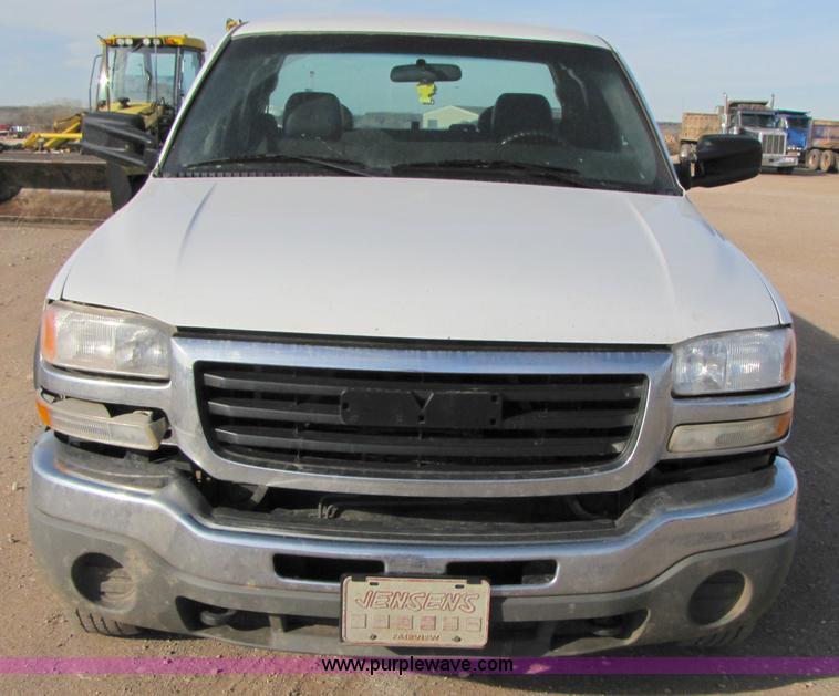 image for item B2132 2007 GMC Sierra 2500HD extended cab pickup truck