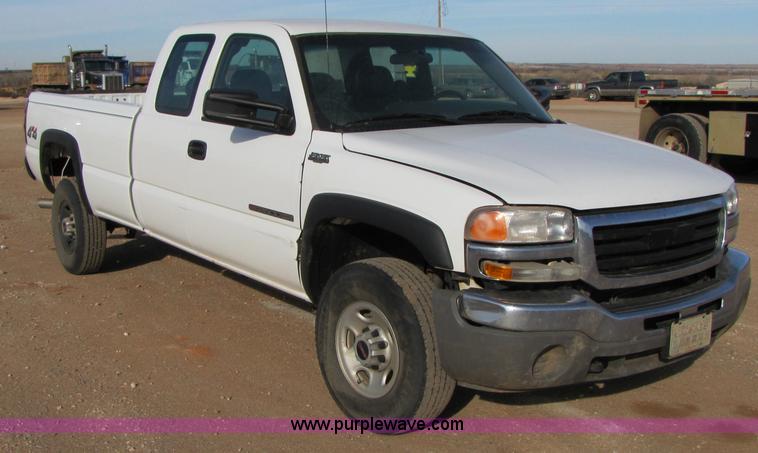 image for item B2132 2007 GMC Sierra 2500HD extended cab pickup truck