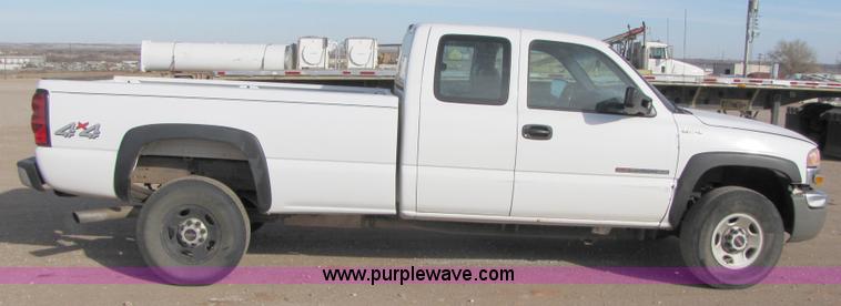 image for item B2132 2007 GMC Sierra 2500HD extended cab pickup truck