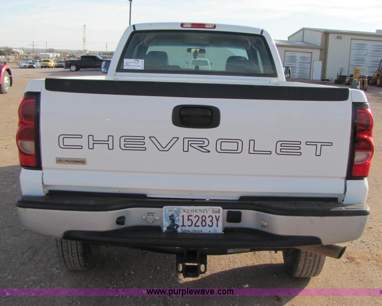 image for item B2132 2007 GMC Sierra 2500HD extended cab pickup truck