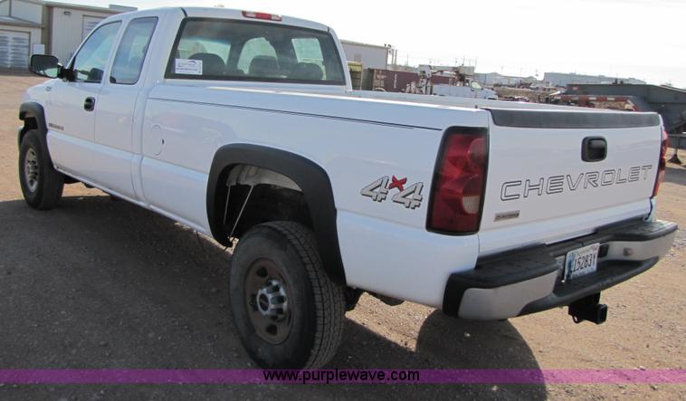 image for item B2132 2007 GMC Sierra 2500HD extended cab pickup truck