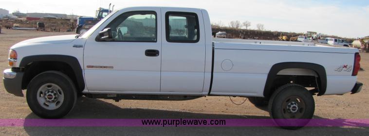 image for item B2132 2007 GMC Sierra 2500HD extended cab pickup truck