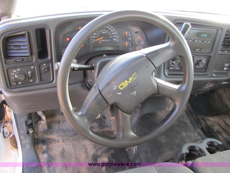 image for item B2132 2007 GMC Sierra 2500HD extended cab pickup truck