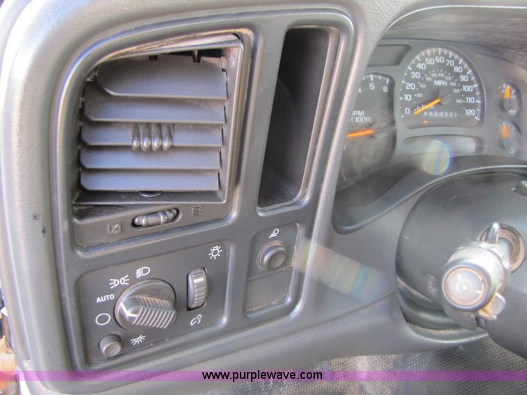 image for item B2132 2007 GMC Sierra 2500HD extended cab pickup truck