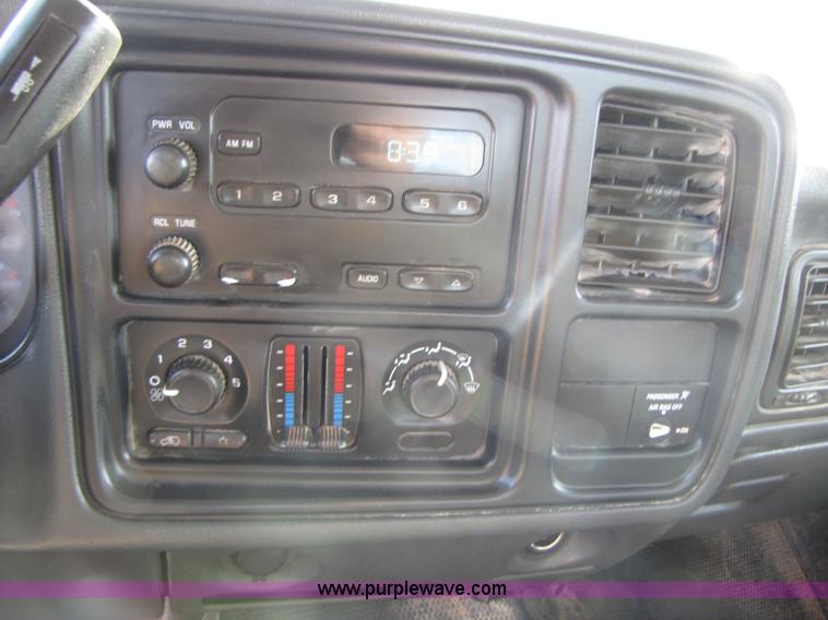 image for item B2132 2007 GMC Sierra 2500HD extended cab pickup truck