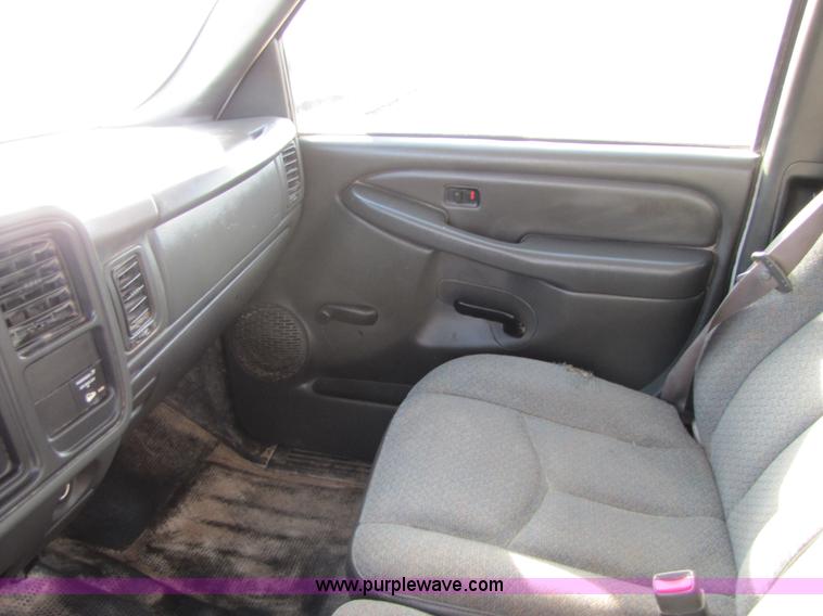 image for item B2132 2007 GMC Sierra 2500HD extended cab pickup truck