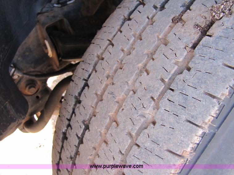 image for item B2132 2007 GMC Sierra 2500HD extended cab pickup truck