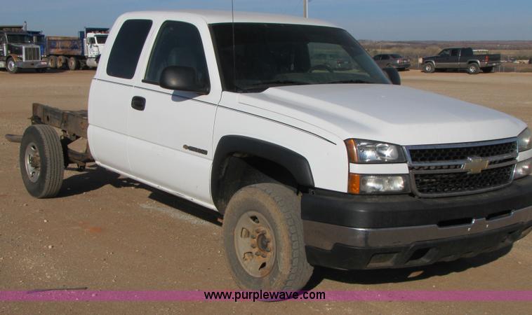 image for item B2134 2007 Chevrolet Silverado 2500HD extended cab pickup truck