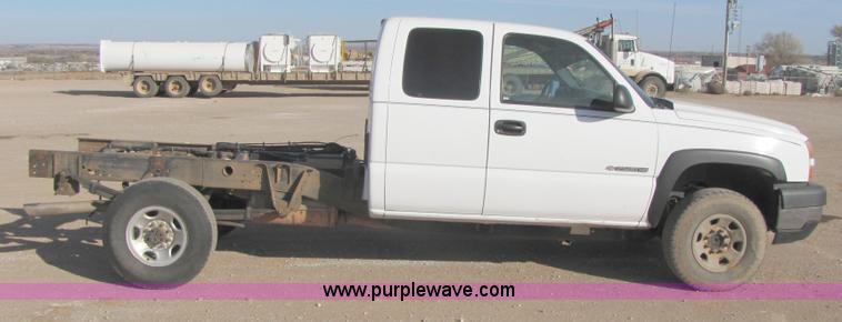 image for item B2134 2007 Chevrolet Silverado 2500HD extended cab pickup truck