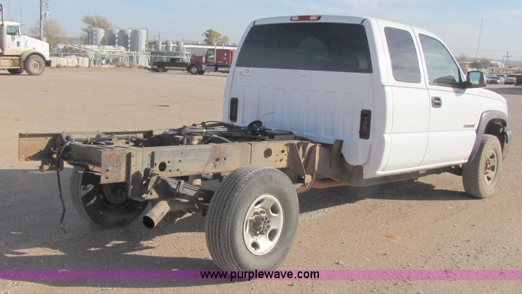 image for item B2134 2007 Chevrolet Silverado 2500HD extended cab pickup truck