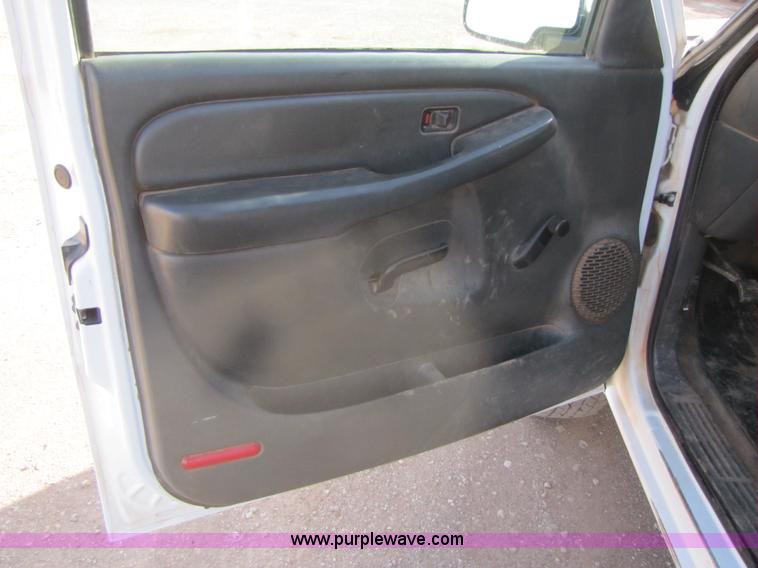 image for item B2134 2007 Chevrolet Silverado 2500HD extended cab pickup truck