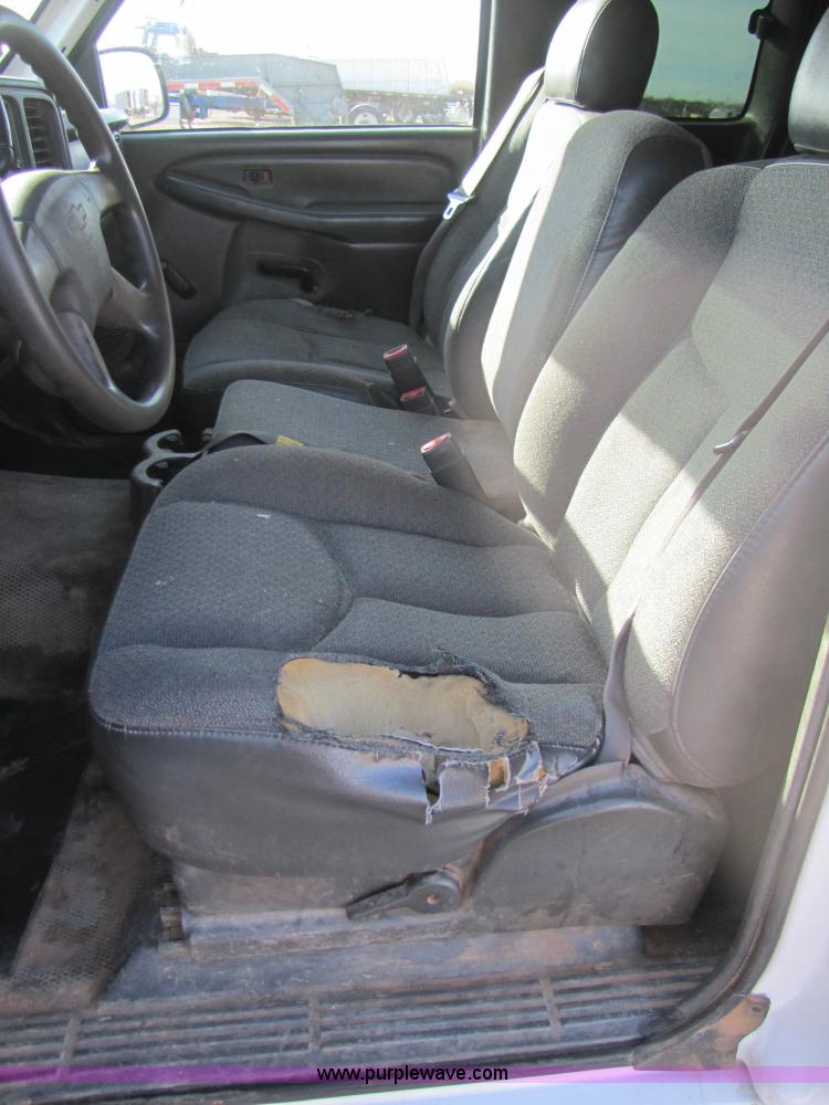 image for item B2134 2007 Chevrolet Silverado 2500HD extended cab pickup truck