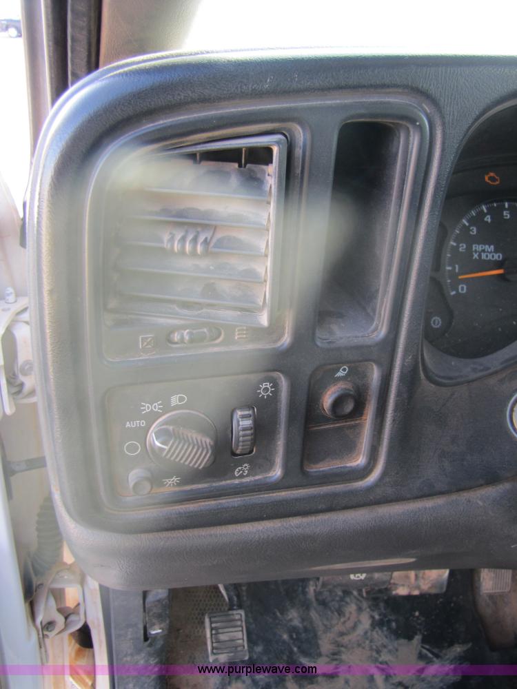 image for item B2134 2007 Chevrolet Silverado 2500HD extended cab pickup truck