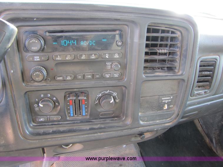 image for item B2134 2007 Chevrolet Silverado 2500HD extended cab pickup truck