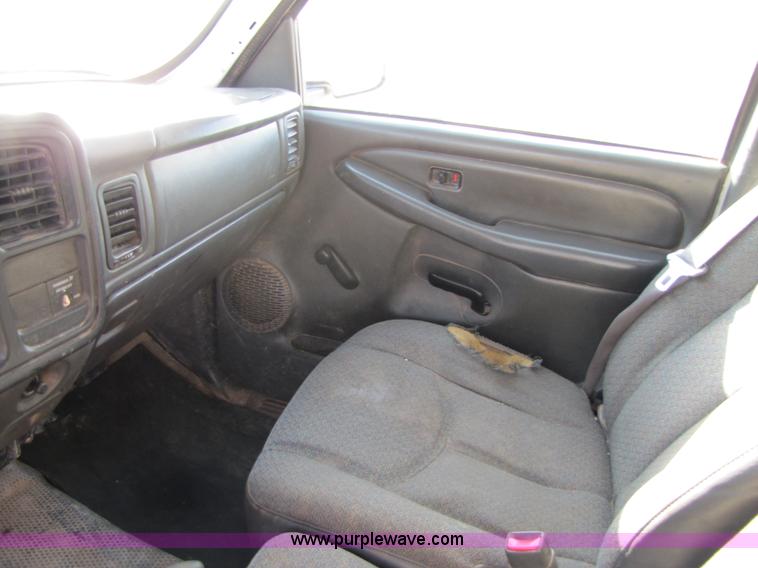 image for item B2134 2007 Chevrolet Silverado 2500HD extended cab pickup truck