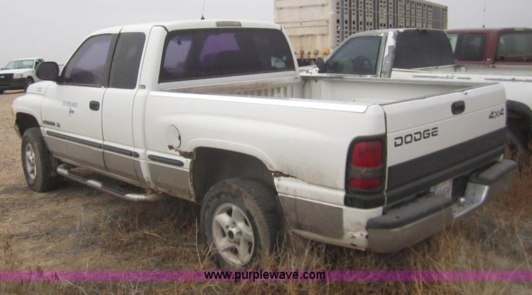 image for item B3102 1999 Dodge Ram 1500 pickup truck