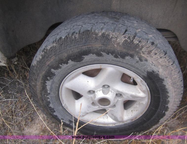 image for item B3102 1999 Dodge Ram 1500 pickup truck