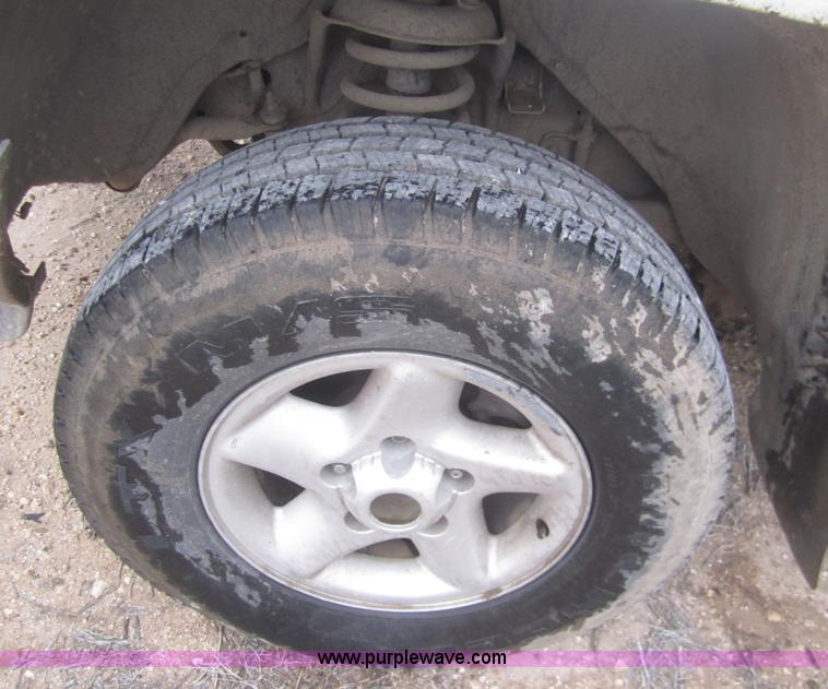 image for item B3102 1999 Dodge Ram 1500 pickup truck