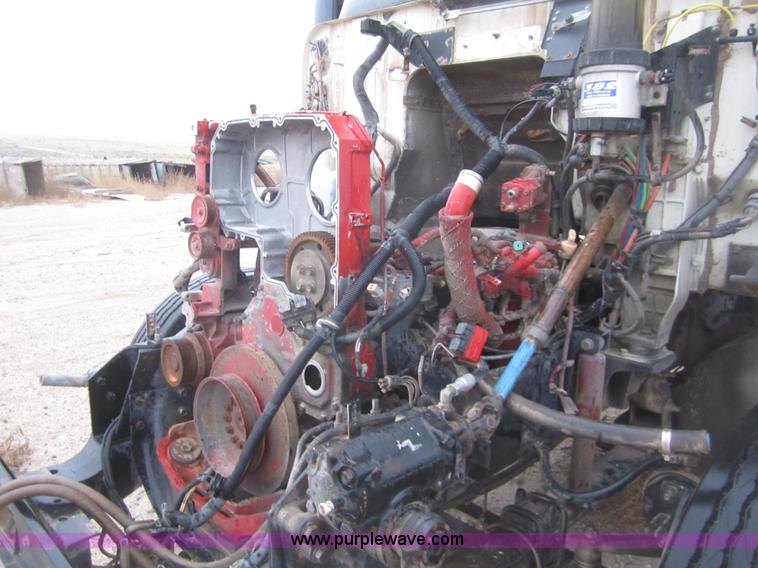 image for item B3106 2003 International 9200i semi truck