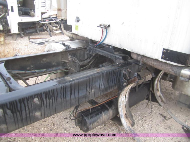 image for item B3106 2003 International 9200i semi truck