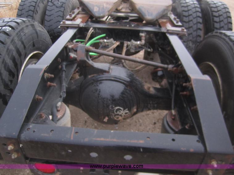 image for item B3106 2003 International 9200i semi truck