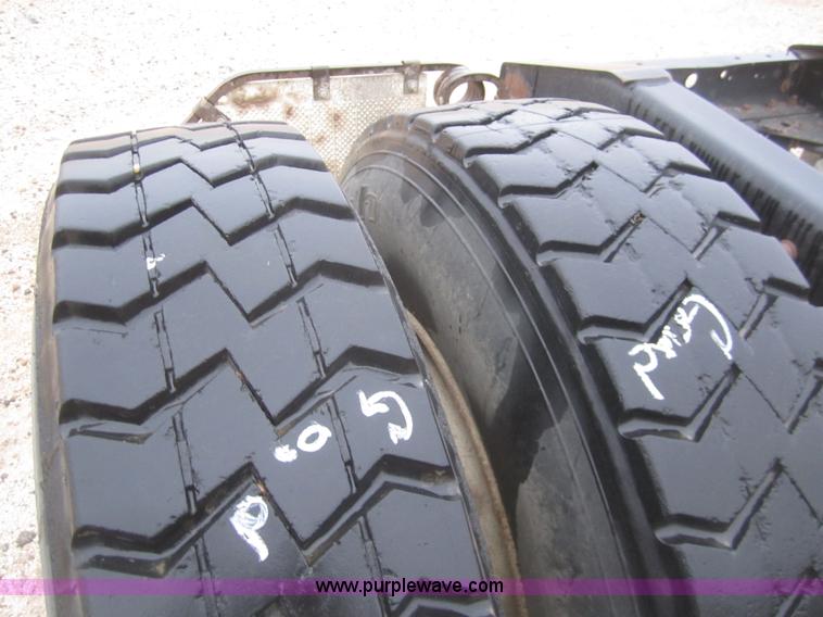 image for item B3106 2003 International 9200i semi truck