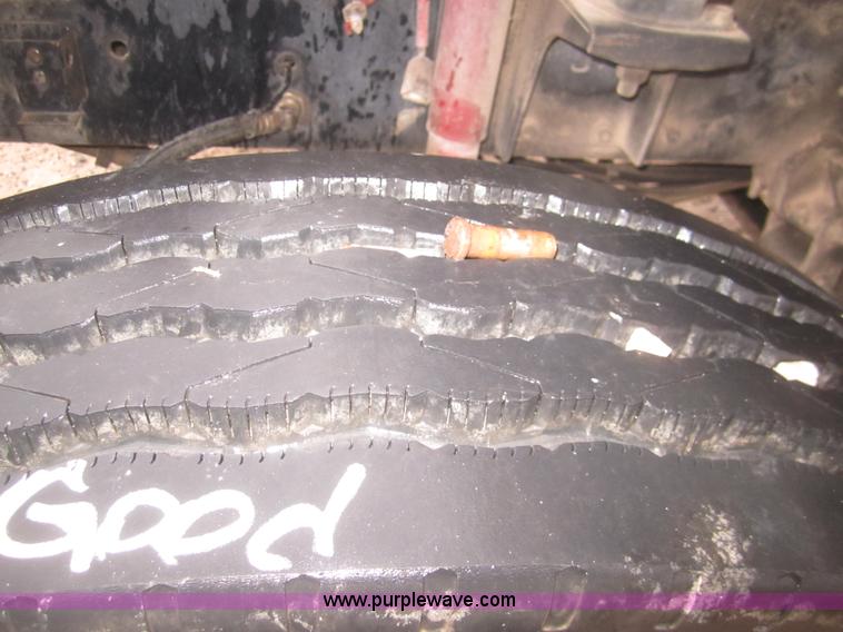 image for item B3106 2003 International 9200i semi truck