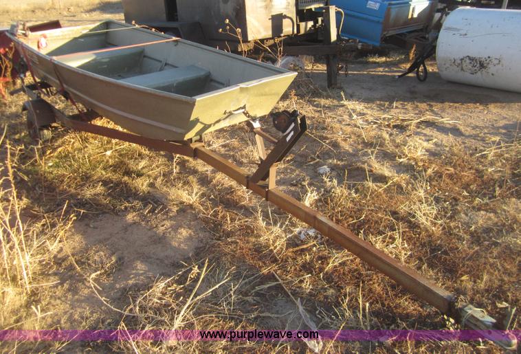 image for item B3139 Lowe 10' flat bottom aluminum boat