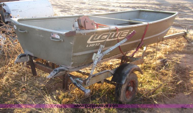 image for item B3139 Lowe 10' flat bottom aluminum boat