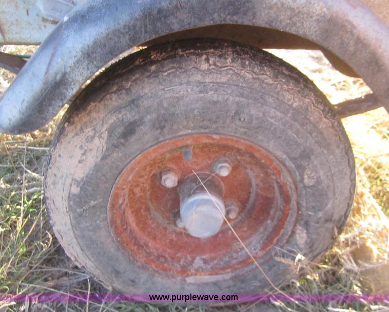 image for item B3139 Lowe 10' flat bottom aluminum boat