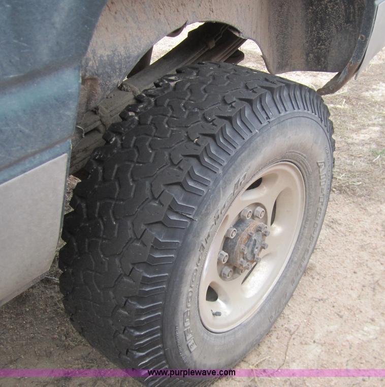 image for item B3146 2001 Dodge Ram 2500 quad cab pickup truck