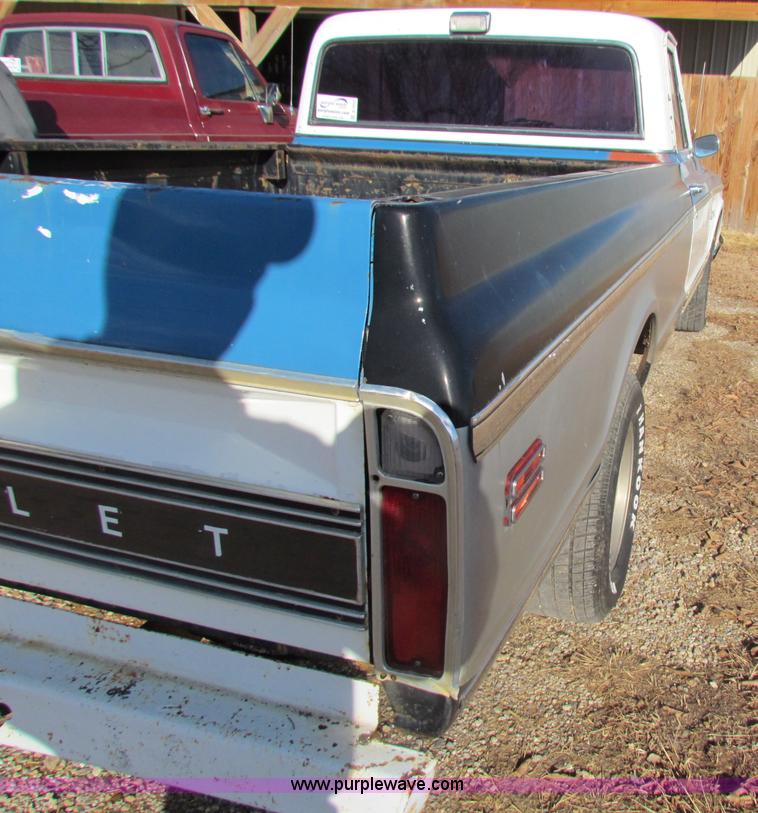 image for item B7032 1972 Chevrolet Cheyenne C10 pickup truck