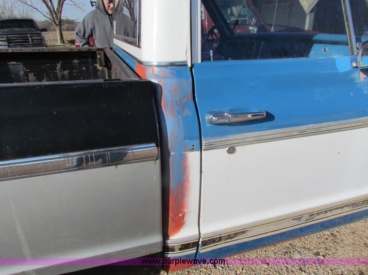 image for item B7032 1972 Chevrolet Cheyenne C10 pickup truck