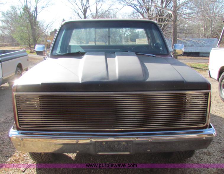image for item B7033 1981 Chevrolet C10 pickup truck