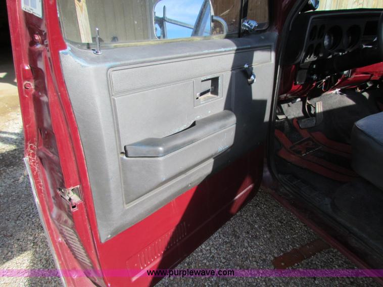 image for item B7033 1981 Chevrolet C10 pickup truck