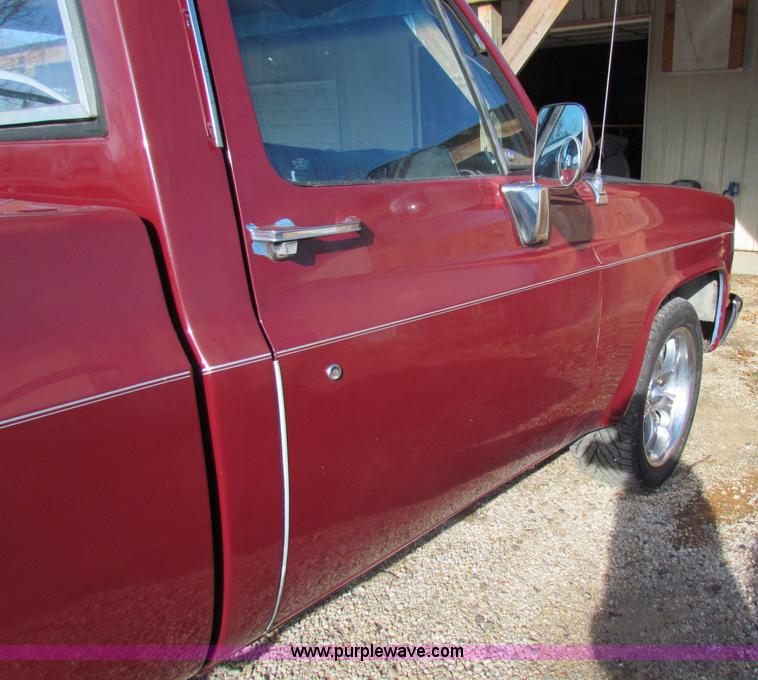 image for item B7033 1981 Chevrolet C10 pickup truck