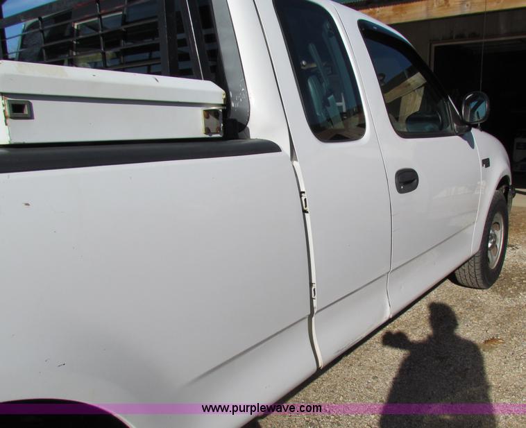 image for item B7034 1997 Ford F150 XL super cab pickup truck