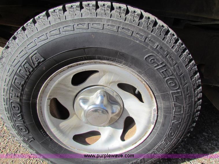 image for item B7034 1997 Ford F150 XL super cab pickup truck