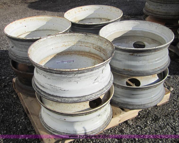 image for item B9037 (8) 22.5 Budd steel rims