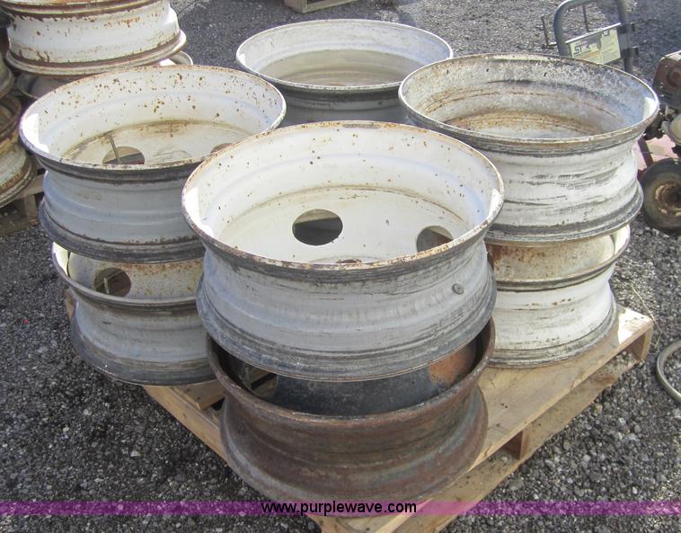 image for item B9037 (8) 22.5 Budd steel rims