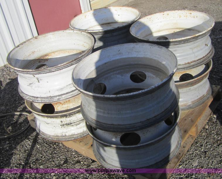 image for item B9037 (8) 22.5 Budd steel rims