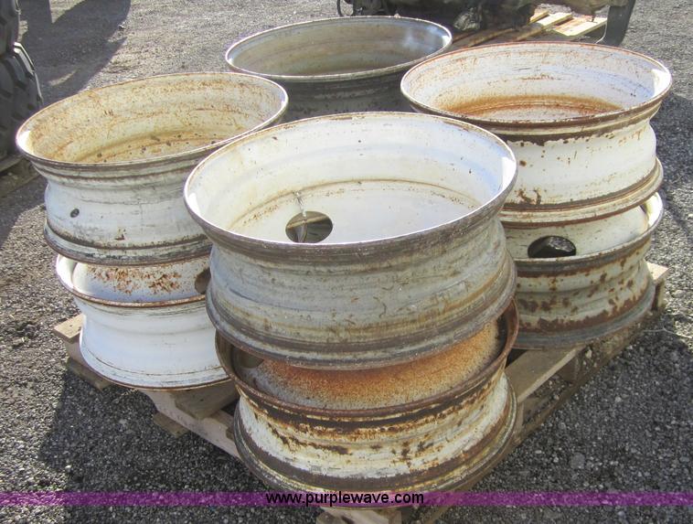 image for item B9038 (8) 24.5 Budd steel rims