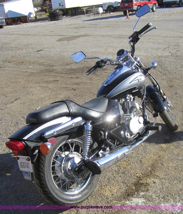image for item B9044 2002 Kawasaki Eliminator 125cc motorcycle