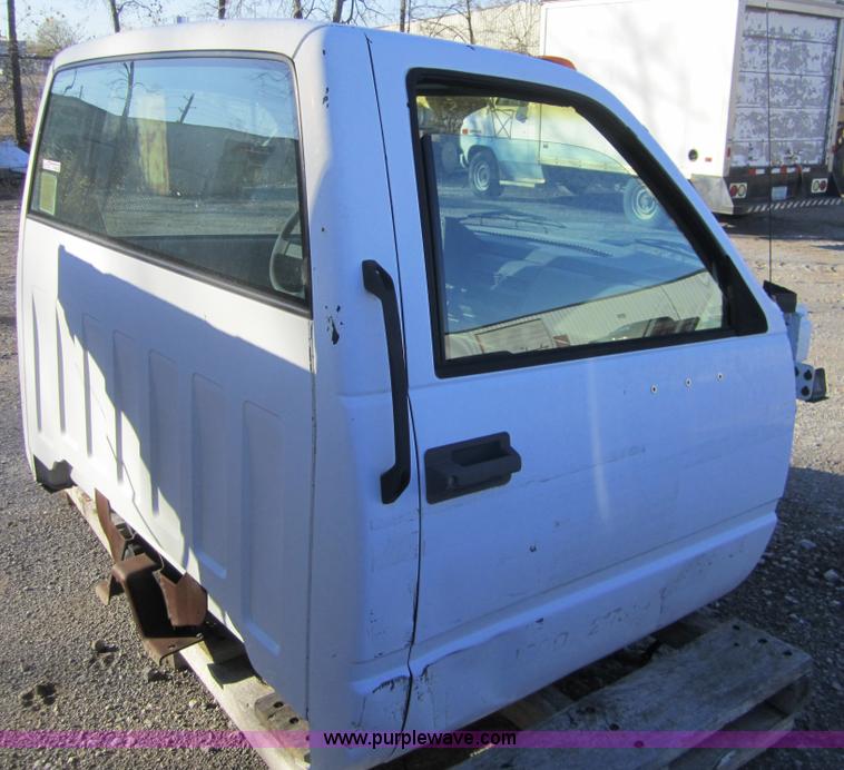 image for item B9046 1995 Chevrolet TopKick cab