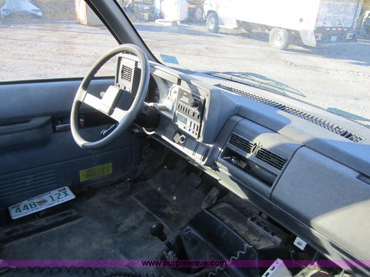 image for item B9046 1995 Chevrolet TopKick cab