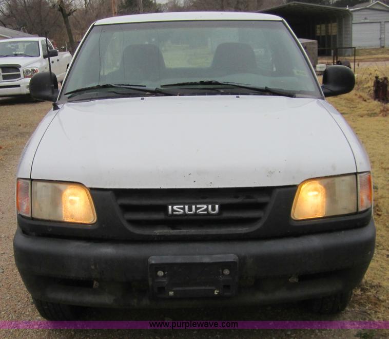image for item C5239 1998 Isuzu Hombre S pickup truck