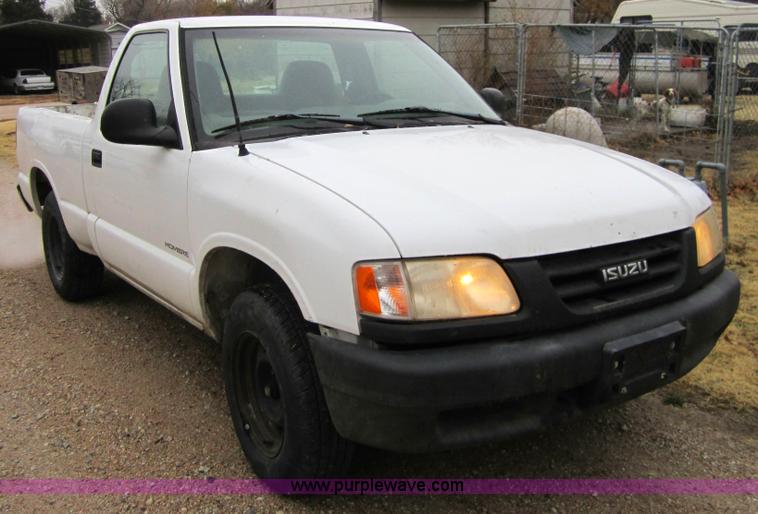 image for item C5239 1998 Isuzu Hombre S pickup truck