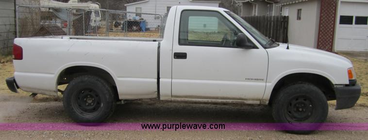 image for item C5239 1998 Isuzu Hombre S pickup truck